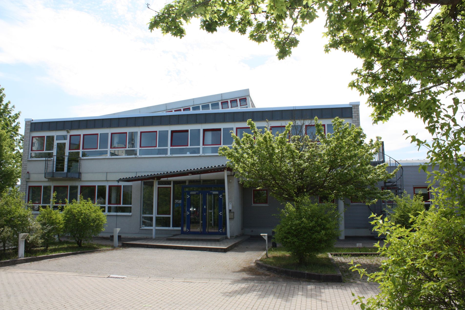 Front view of JETI's company building